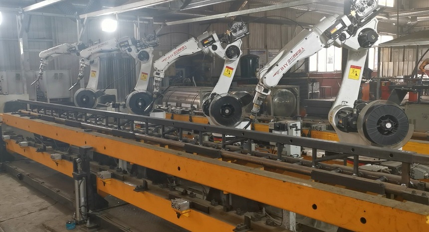 石家莊焊接機(jī)器人廠家出廠價多少錢一臺，都包含那些配套設(shè)備?